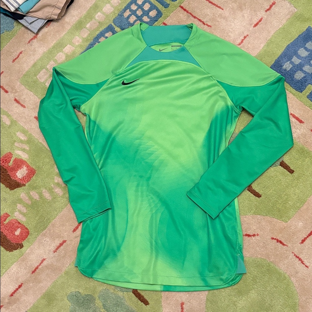 Nike long sleeve Performance Top - size small